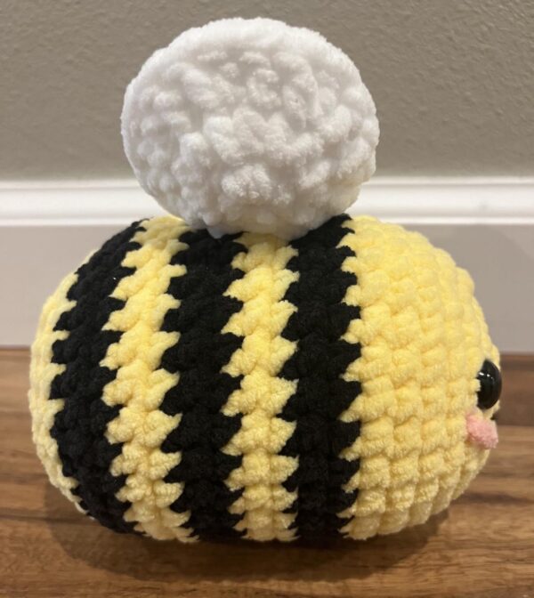 Cheeky Crochet Bee - Image 2